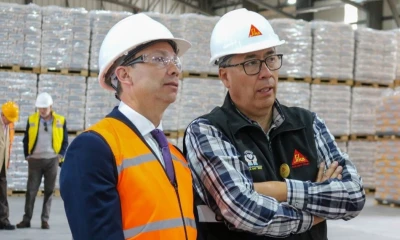 Carlos Zaldumbide, ministro de Producción, visitó la planta de Sika Ecuador / Foto: cortesía Ministerio de Producción