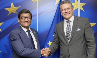 Luis Alberto Jaramillo (izquierda) pasa del Ministerio de Producción al de Economía y Finanzas / Foto: cortesía Ministerio de Producción