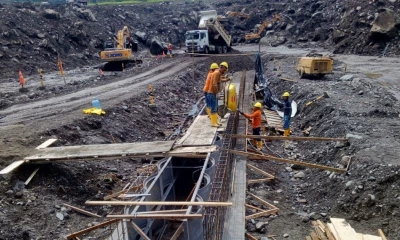 El dique permeable se construye a 7.8 kilómetros aguas abajo de la captación de la central / Foto: cortesía Celec