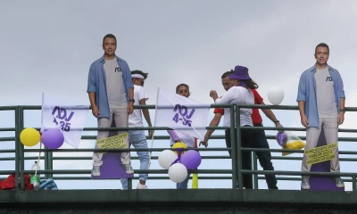 Los "Noboa de cartón" se han hecho populares en las caravanas con las que el joven empresario ha dado inicio al cierre de la campaña electoral / Foto: EFE