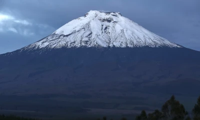 El Cotopaxi, ubicado a 45 kilómetros al sur de Quito, es el segundo pico más alto de Ecuador con sus 5.897 metros sobre el nivel del mar / Foto: EFE