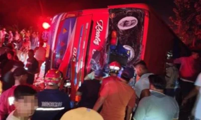 En Guayas, incidente dejó tres personas muertas y quince heridas, tras el volcamiento de un autobús / Foto: cortesía ECU 911