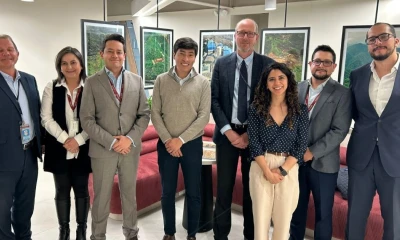 El embajador de Canadá en Ecuador, Stephen Potter (centro), visitó las oficinas de Silvercorp Metals / Foto: cortesía Curiming S.A.