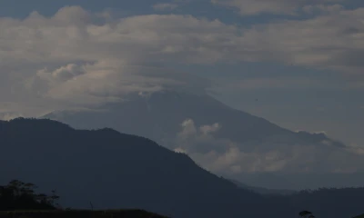  La altura de la nube de ceniza es de aproximadamente 1.500 metros / Foto: El Oriente 