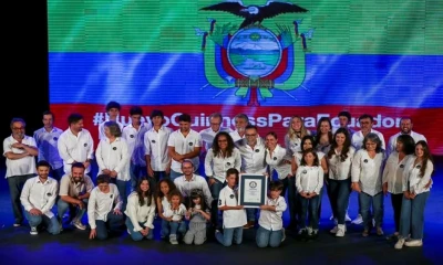 Los Teranes volvieron este martes de nuevo al Teatro San Gabriel, de Quito, para festejar el título mundial sobre el mismo escenario / Foto:  EFE