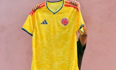La camiseta titular de la Selección Colombia mantiene el amarillo tradicional e incorpora un diseño de mariposas inspirado en el realismo mágico y la biodiversidad del país./ Foto: cortesía