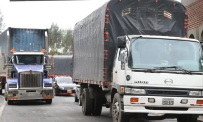 Durante el fin de semana se registraron largas filas de camiones en el Puente Internacional de Rumichaca / Foto: cortesía Portafolio