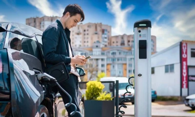 En Quito, por ejemplo, los autos eléctricos están exonerados del pago en estacionamientos municipales / Foto: IIGE