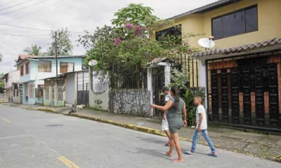 Por debajo de estas viviendas, del barrio Colinas Petroleras, atraviesa el Sistema de Oleoducto Transecuatoriano (Sote), que transporta petróleo. Foto: El Comercio