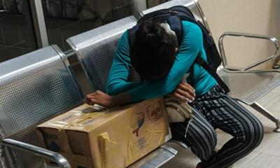 La entrega del cuerpo de una bebé achuar en una caja de cartón en Macas provocó indignación / Foto: cortesía Christian Sánchez