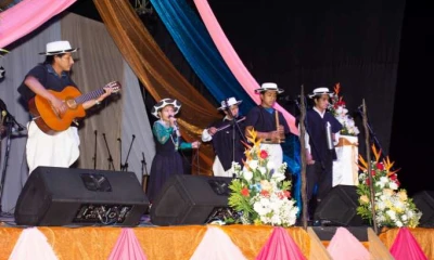MÚSICA. Los participantes cantaron acompañados de las melodías provenientes de instrumentos musicales. Foto: La Hora