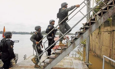 Militares vigilan la zona fronteriza para impedir la presencia de grupos ilegales que ataquen a pobladores. Foto: EL COMERCIO