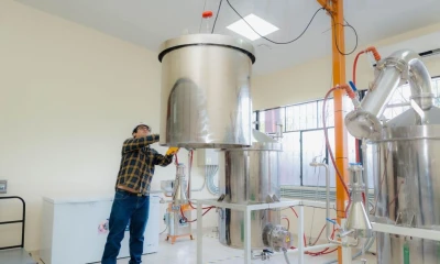 La planta cuenta con una línea de procesamiento que integra destilación, deshidratación y molienda / Foto: cortesía UTPL 