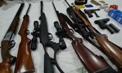 Las armas fueron descubiertas en el control de ingreso al centro penitenciario, también conocido como la cárcel de Turi / Foto: cortesía Policía Nacional