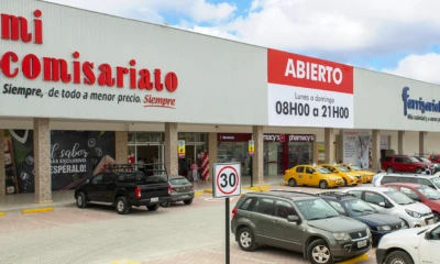 La plaza alberga negocios como Sweet & Coffee, Empanadas de Paco, Lotería Nacional y Polipapel / Foto: cortesía Mi Comisariato PMG