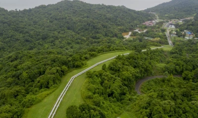 El aluvión rompió un tramo en el kilómetro 86, en el sector El Reventador / Foto: cortesía Petroecuador