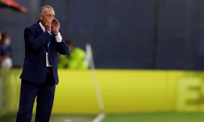 Gustavo Alfaro observa la pretemporada de los equipos / Foto EFE