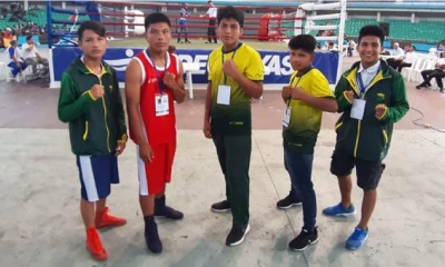 Desde la izq. están los luchadores Fredy Mashiant, Nicolás Naichap, Nixón Chamico, Arturo Naichapi y Jonathan Herrera, antes de competir. Foto: El Comercio