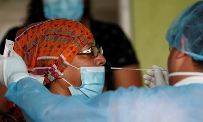 El Ministerio señaló que mantiene la vigilancia genómica activa con el objetivo de identificar nuevas variantes genéticas circulantes a nivel de territorio nacional / Foto: EFE