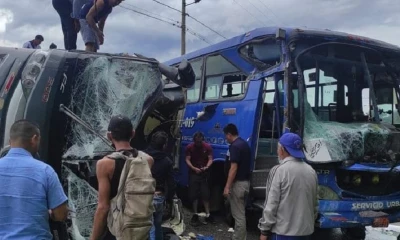 El siniestro de tránsito, cuyas causas aún se desconocen públicamente, involucró a dos autobuses de pasajeros en el kilómetro 15 de la vía a Baeza / Foto: cortesía ECU911