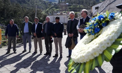 Un minuto de silencio antecedió a la visita a la zona cero del desastre / Foto: EFE