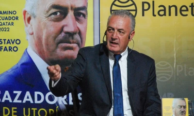 El seleccionador de Ecuador, el argentino Gustavo Alfaro, presentó este jueves en Quito su libro titulado "Cazadores de utopías imposibles" / Foto: EFE