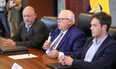 El 3 de julio, Guilhermo Ferreira (centro) participó en una rueda de prensa sobre los impactos de la lluvia en el sector petrolero / Foto: cortesía Ministerio de Energía y Minas