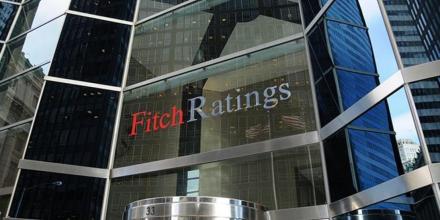 Fitch alerta mayor riesgo fiscal de Ecuador tras el revés de Noboa