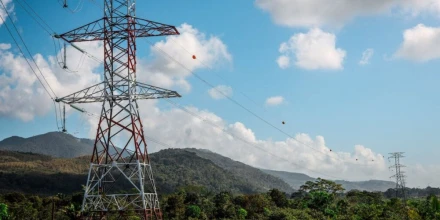 Colombia analiza reactivar exportación de electricidad a Ecuador