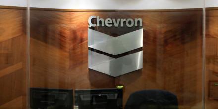 La petrolera Chevron dice que "le complace" la condena de USD 220 millones a Ecuador