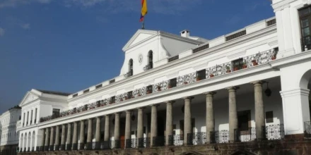 Ecuador cumple metas con el FMI y avanza en ajustes fiscales