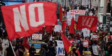 Organizaciones sociales marcharon en Quito en rechazo al referéndum