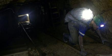 Colombia: Al menos 25 mineros están atrapados en una mina de oro