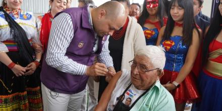 Covid: Ecuador lanzó campaña anual de vacunación