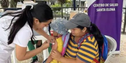 Ecuador vacuna a 56.495 personas contra la influenza