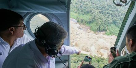 Perú: Ministros sobrevolaron zona fronteriza afectadas por la minería ilegal