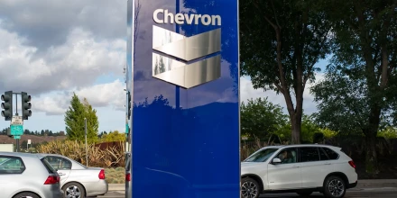 Chevron reporta menor ganancia en cinco años pese a superar expectativas del mercado