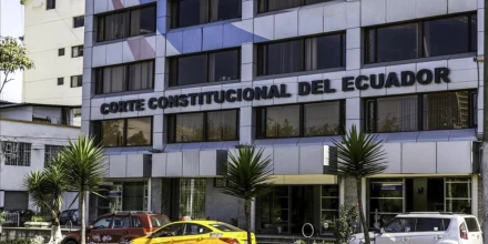 Ecuador retoma la vía de los tratados de inversión tras cambio de criterio constitucional