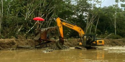 Minería ilegal de oro mueve más de $ 1.000 millones al año en Ecuador