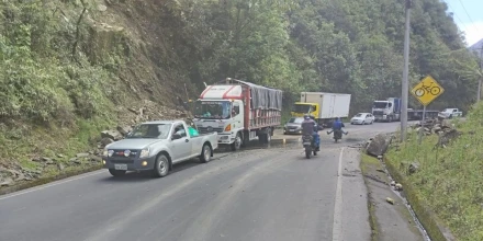 Plantean ampliar a cuatro carriles la vía Baños–Puyo ante caos vehicular