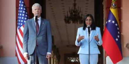 Visita oficial de EE.UU. a Venezuela reabre conversaciones sobre energía y economía