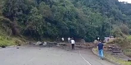 Colombia: Carretera que comunica a Medellín con el Caribe fue dinamitada