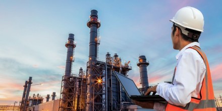 OPEP+ acuerda elevar la producción de petróleo en 188.000 barriles diarios