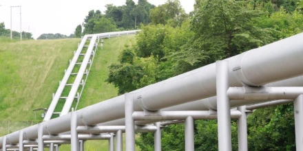 Informe prevé leve crecimiento del sector petrolero intermedio en Ecuador 