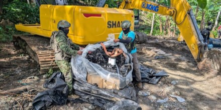 Ejército ecuatoriano destruye maquinaria utilizada en minería ilegal en Napo