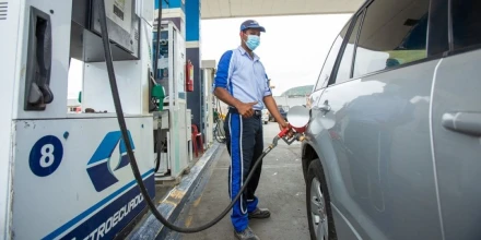 Ecuador mantiene gasolina barata con más subsidios 