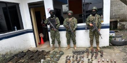 El Ejército halló campamento con fusiles AK en la frontera con Perú