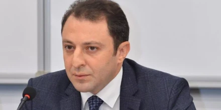 Azerbaiyán propone cooperación con Ecuador en proyectos renovables e hidrocarburos