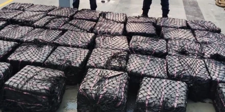 Armada de Ecuador incauta 67 bultos de droga