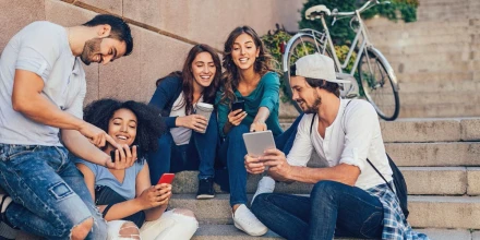 Jóvenes, redes sociales y desinterés cómo está cambiando el consumo de noticias